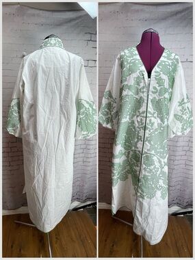 Tuckernuck Hyacinth house size large Arem Caftan white with green cross stitch